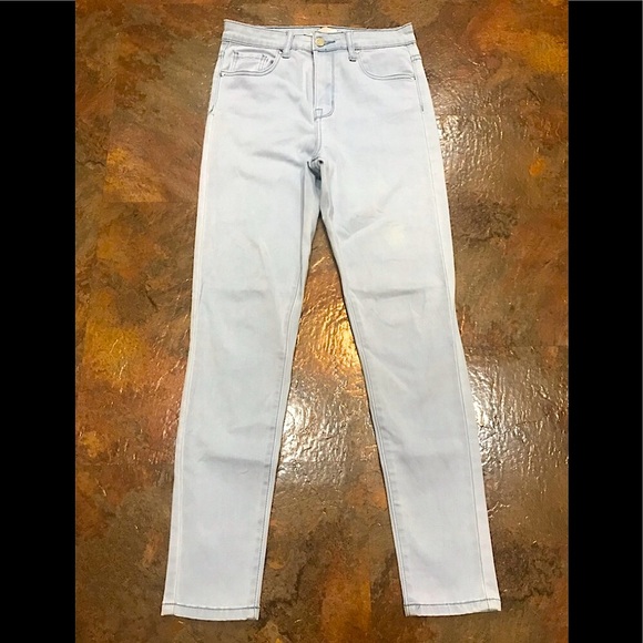 🆕FOREVER 21/LIGHTWASH HIGHRISE/SKINNY/JEANS/EUC⭐️ - Picture 3 of 7